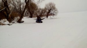 Мотособака Мужик мотобуксировщик лес рыбалка мокрый снег охота