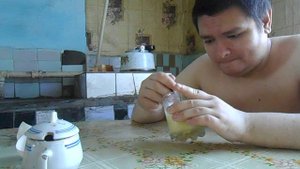 пьём сырые яйца