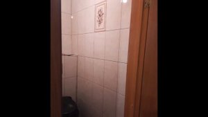 #ремонтсвоимируками #плитка   Укладка плитки в туалете. Своими руками.