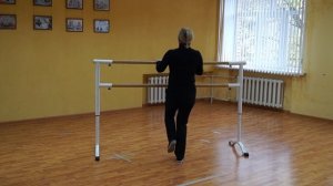 Онлайн видео урок по хореографии "Подъем на полупальцы" движение у станка