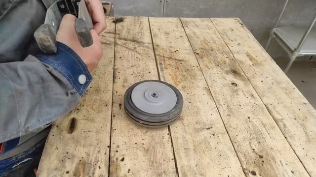 Узнав этот секрет вы сможете использовать старую лопату совсем по другому. Блестящая идея ! смотреть онлайн