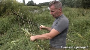 Шалаш из природных материалов.