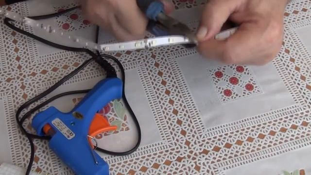 ОЧУМЕЛЫЕ РУЧКИ.Монтаж светодиодной ленты в ванной комнате смотреть онлайн