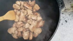 Картошка с индейкой в казане.