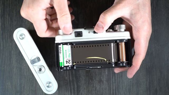 Argus C-44 (c-forty-four) Overview, Operation, Use, Taking a Photo, Loading Film, * Changing Lenses смотреть онлайн