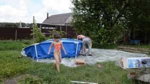 Как поставить каркасный бассейн. Дети радуются лету!