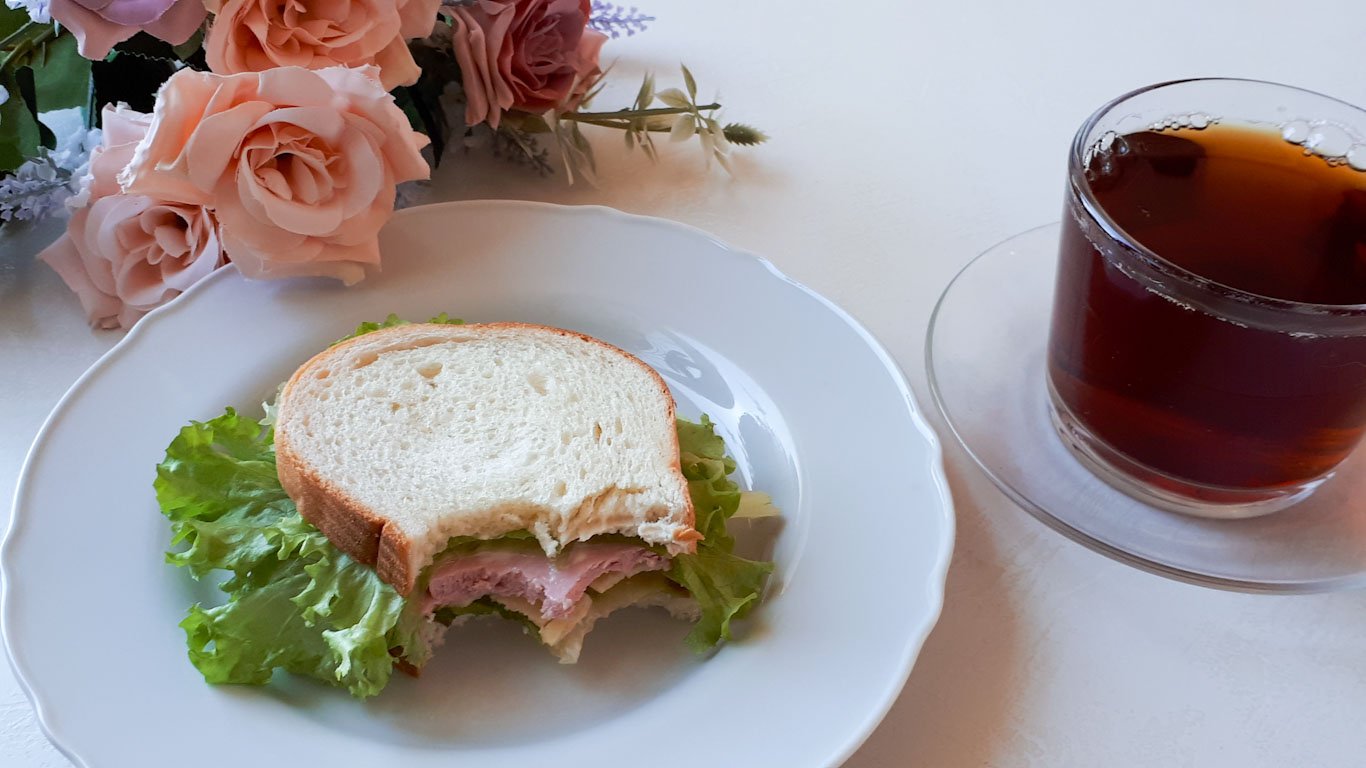 Простые бутерброды на завтрак. Как приготовить бутерброды на скорую руку? Вкусные бутерброды.