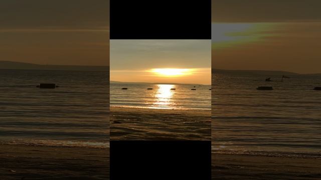 Романтический закат на пляже Кози бич в Паттайе, тай таиланд тайланд
