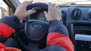Правильное положение рук на руле для поворота и движения прямо