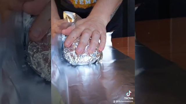 Рулет из свиной шеи с черносливом смотреть онлайн