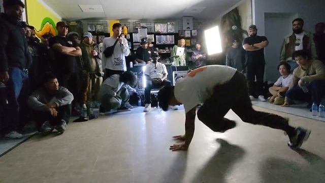 Bboy Montuu vs Bgirl Tiff - Bag of Clips: Showdown in Chinatown (Toronto Collective East) смотреть онлайн