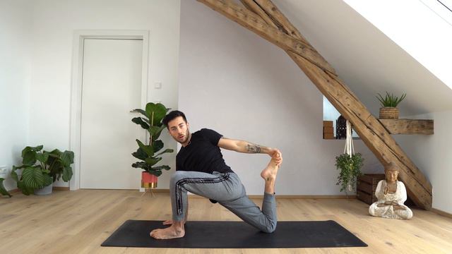 YOGA FÜR LÄUFER - 20 Minuten Stretching & Mobility Routine für Anfänger смотреть онлайн