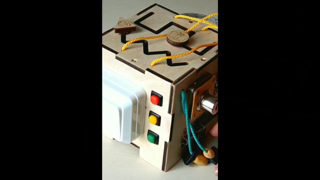 Бізікуб 12*12 см зі спінером Mini Koloda Toys смотреть онлайн