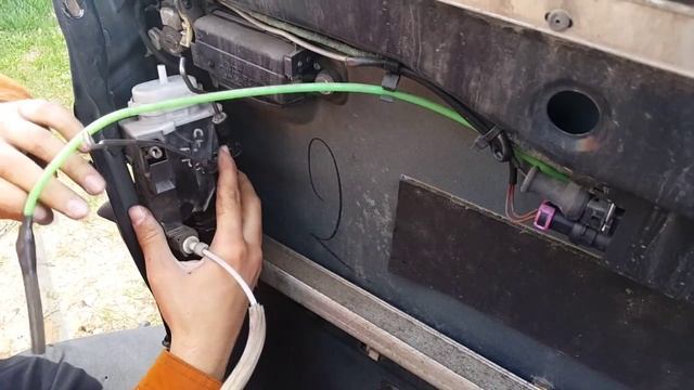 Как поменять дверной замок в AUDI A6 [ AUDI 100 C4 ] смотреть онлайн