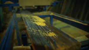 Процесс подготовки амбарной доски