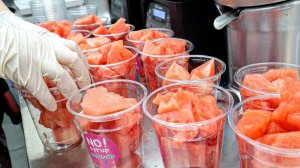 Уличная еда по-корейски! Свежевыжатый фруктовый сок, приготовленный на месте