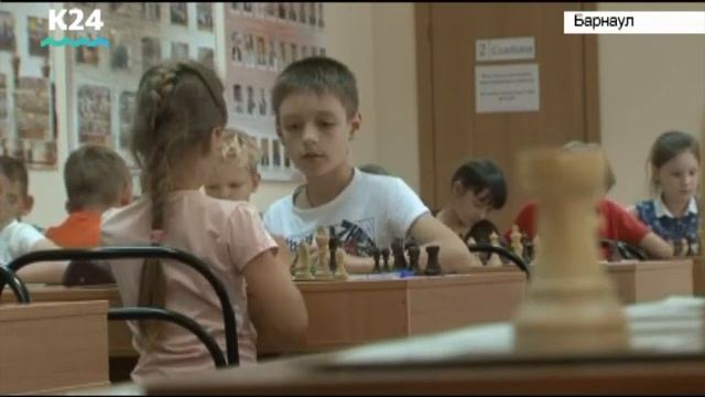 Соревнования по шахматам «Турнир юных надежд» начались в Барнауле смотреть онлайн