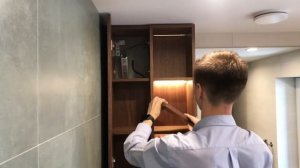 Шкаф с подсветкой в ванной