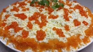ШИКАРНЫЙ САЛАТ С КРАСНОЙ ИКРОЙ НА НОВЫЙ ГОД НИКОГДА НЕ ОСТАЕТСЯ НА ПРАЗДНИЧНОМ СТОЛЕ.mp4