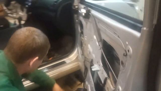 Шумоизоляция передних дверей Хендай Солярис своими руками.