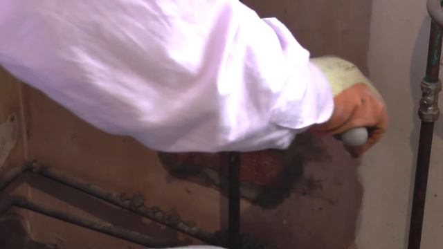 DIY: Bricking In Large Cavities In Wall, Fitting Wall Vent & Fly Screen смотреть онлайн