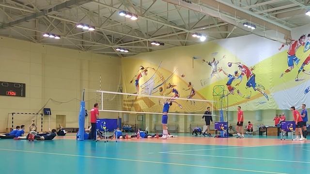 Волейбол. Тренировка сборной России. Связующие. Разминка.  Russia volleyball team. Training setter.