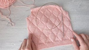 Связала еще один белый джемпер.//Вяжу жилетку для новорожденной девочки.