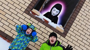 КУДА Пропал Хелпик? КТО ПРЯЧЕТСЯ Под Маской? Рома и Папа ОТПРАВЛЯЮТСЯ на Поиски ХЕЛПИКА!