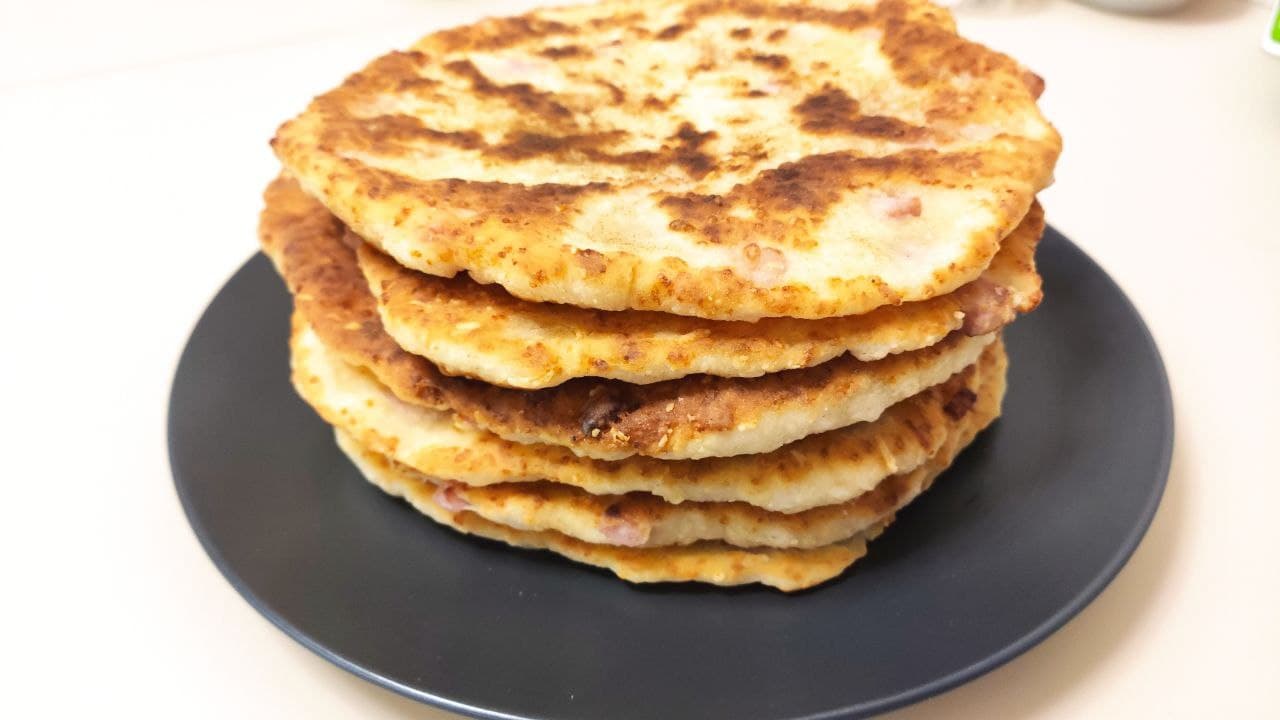 Лепешка с ветчиной и сыром