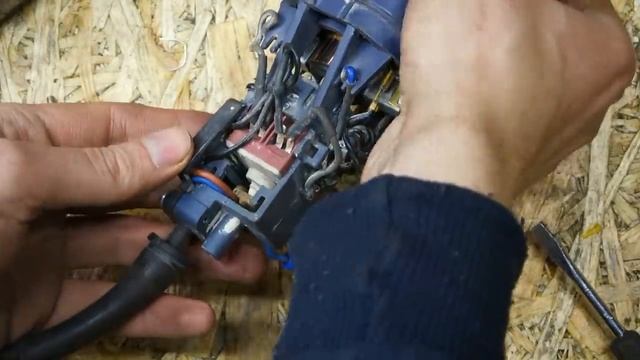 НЕ ВЫБРАСЫВАЙТЕ ПОМПУ двигателя! Реально полезная идея самоделки для болгарки! смотреть онлайн