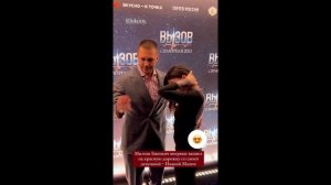 Милош Бикович впервые появился на красной дорожке с невестой