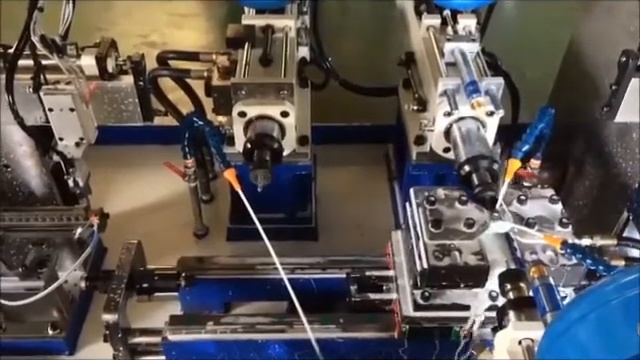 Станок горизонтальный для сверления отверстия и снятия фаски с автоматической подачей изделия.