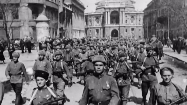 Булат Окуджава "Песенка о солдатских сапогах" смотреть онлайн