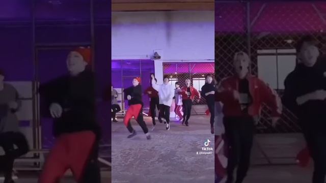 STRAY KIDS смотреть онлайн