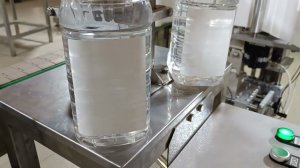 Нанесение этикетки на 5л бутылку - Etikon.ru