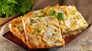 Рваный лаваш с сочной начинкой.
ПИРОГ ИЗ ЛАВАША С ТВОРОГОМ И СЫРОМ