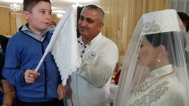 ВЛАДИКАВКАЗ.СВАДЬБА.ОБРЯД СНЯТИЯ ФАТЫ.ХЫЗИСÆН смотреть онлайн