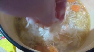 Готовлю щи из квашеной капусты с клюквой на свиных рёбрах ! НЯМ Вкусно и быстро ???️?