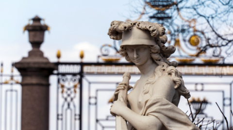 Скульптуры открыли после зимовки в Летнем саду Петербурга