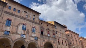 Walking tour of Bologna, Italy // Coffee talk + expat life