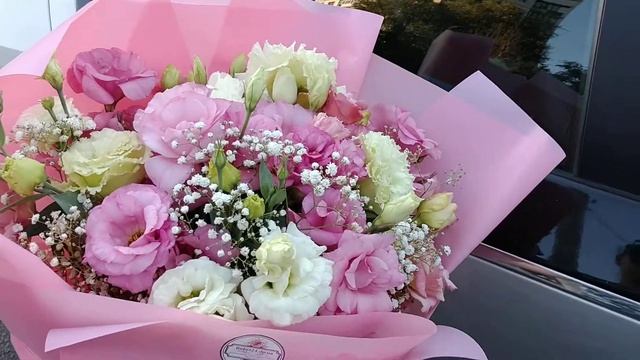 БУКЕТ С ЭУСТОМАМИ И ГИПСОФИЛАМИ В НЕЖНОЙ ЦВЕТОВОЙ ГАММЕ. ЕВРОПЕЙСКАЯ ФЛОРИСТИКА