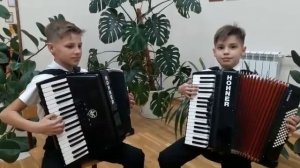 дуэт аккордеонистов Окуловичи Савва и Лука с русской народной песней "Во саду ли, в огороде"
