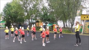 Физкультурная разминка под музыкальное сопровождение "Хомяки". Ведущая - Юданова Ангелина.