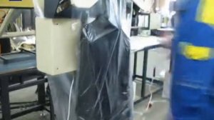 Упаковщик для одежды для химчисток и прачечных