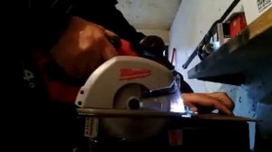 Ручная циркулярка по металлу HD18MS. Пилим металл 3мм.