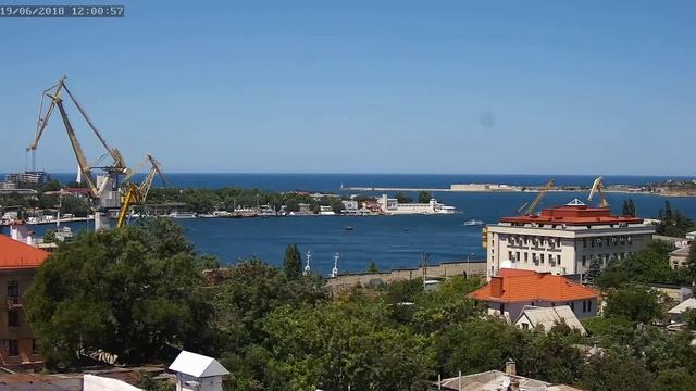 Вид на Южную бухту с улицы Рабочей.19 июня 2018 года смотреть онлайн