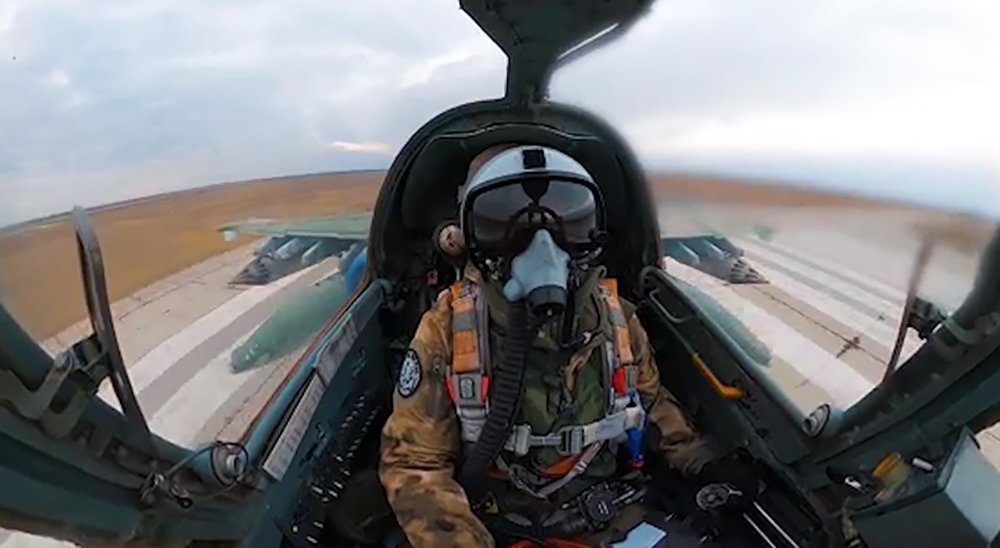 Штурмовики Су-25 атаковали замаскированные позиции боевиков / События на ТВЦ