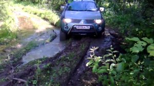 Mitsubishi L200 на бездорожье