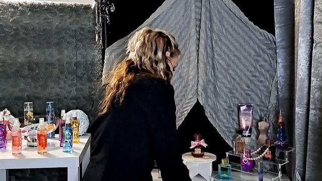 ASMR Perfume Shop Role Play | Long Nail Tapping ? смотреть онлайн