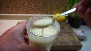 Салат Цезарь с курицей и сухариками в домашних условиях